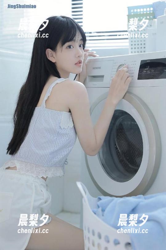“1970s蜜桃色”观看里隐藏的黑料，有种一言不合就双击的感觉。
