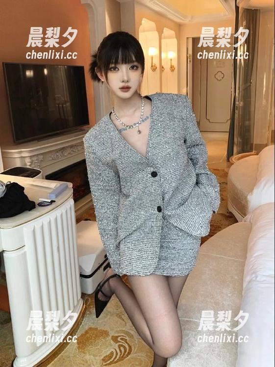 有个‘www..51’地址，里面的八卦可能比我家的花盆还多！