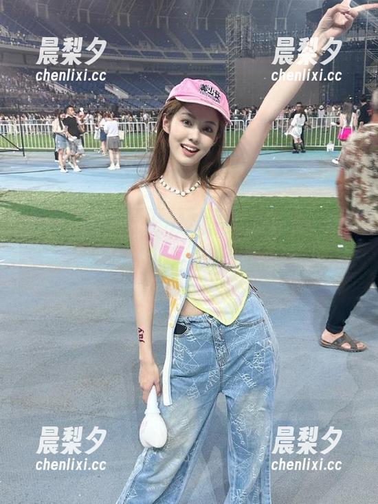 51cg吃瓜 51cg吃瓜:给你分享按摩手法一样的黑料fun,透着一股隽永的调皮。