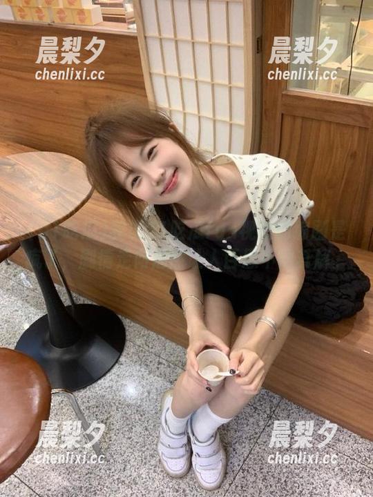 51吃瓜 我说51吃瓜fun视频的编剧是疯了,剧情走向居然让人百思不得其解。