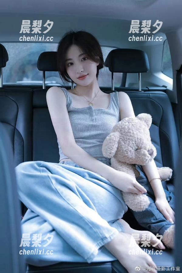 下载51吃瓜官网，带你进入瓜田李下，哦对，李下不太合适，算了。