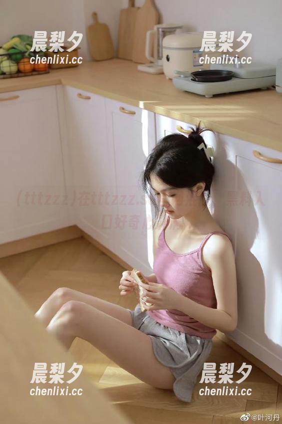 在tttzzz.su官网混迹，黑料入口好奇心满满