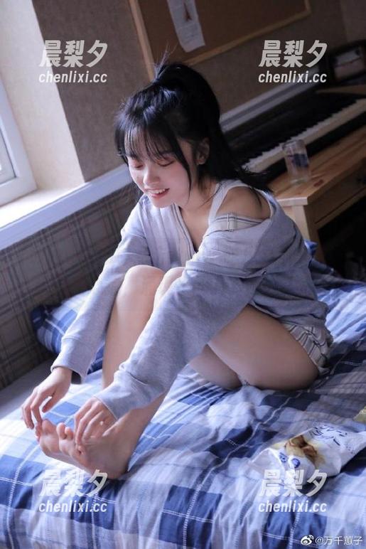 www.吃瓜 点击www.吃瓜导航,方向盘握在心底,涌现出的八卦随时入心!