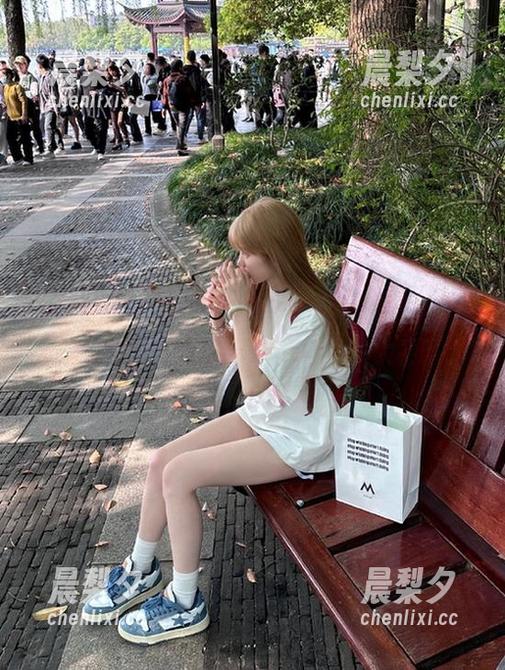 免费吃瓜官网，竟然能让我一边滑手机一边假装很有深度……太会了。