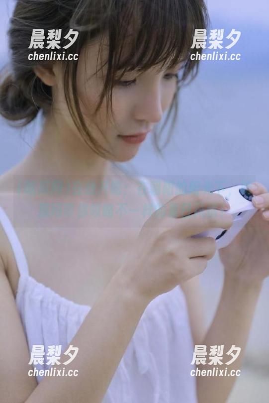 在线开吃：在朝阳的阳光下，吃瓜网带你领略不一样的夏日风情！