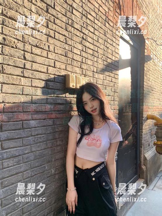 吃瓜网 每次浏览吃瓜网网页,都感觉像在上情感课堂,爱恋太丰富,各种酸甜苦辣都在里面。