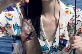 各位小伙伴！快下载黑料吃瓜app，一起沉浸在各种帖子的快感中！