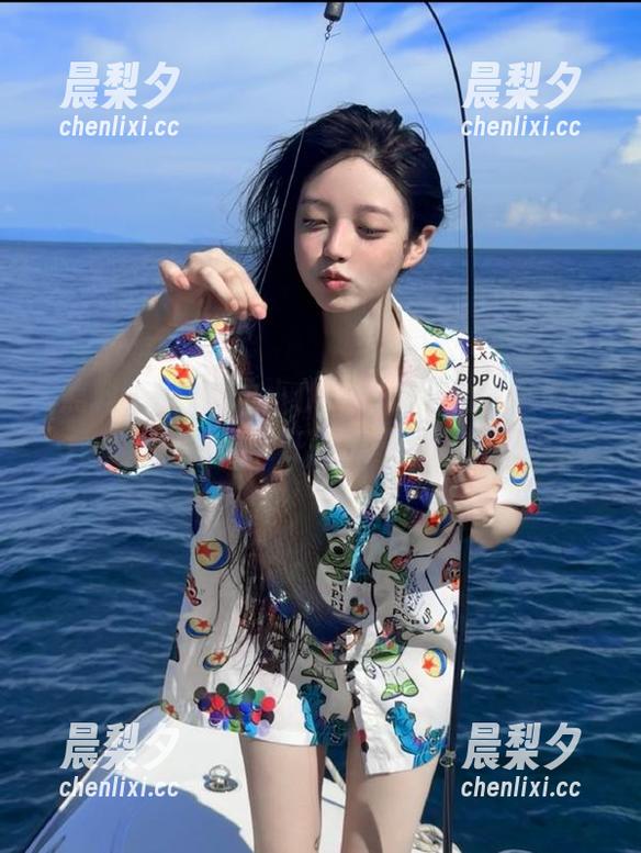 各位小伙伴！快下载黑料吃瓜app，一起沉浸在各种帖子的快感中！